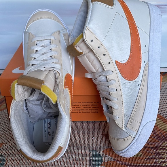 Nike Men’s Blazer Mid '77 EMB
Phantom/Pearl White/ Elemental Gold/Hot Curry - Picture 12 of 16